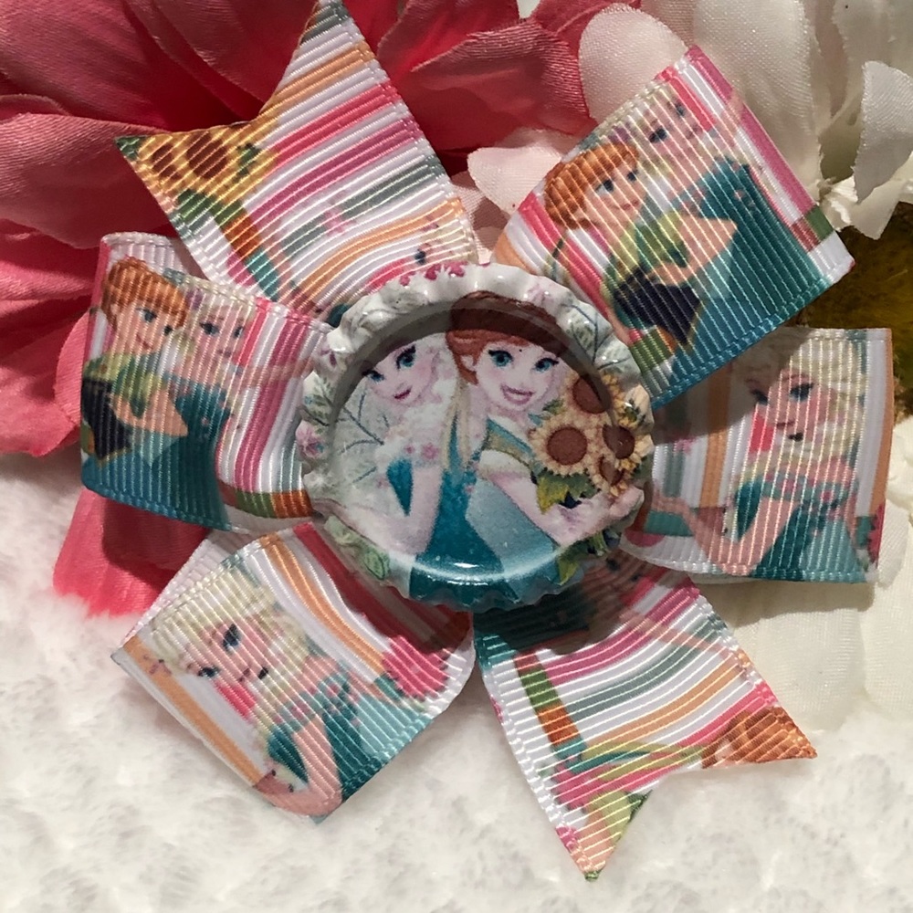 🌸3/$9🌸 Handmade Frozen (Elsa Anna) Bottlecap